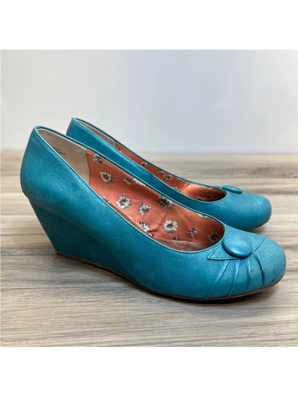 Anthropologie Seychelles Teal Aqua Leather Wedge Heels Retro Button Pinup Sz 9